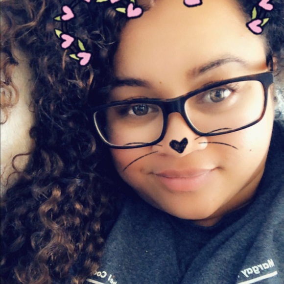 Meet your Posher! - Picture 6 of 8